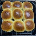 lailai Lai 的 鬆軟香濃奶油小餐包 【手搓麵糰 直接法】 cooksnap