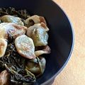 il Anna Vella quando ha preparato Orecchiette tricolore con paprika affumicata, tè matcha, vongole