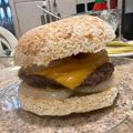 صورة من Salam Moussa، شاركها بعد تجربة وصفة خبز برغر 🍔 بدون طحين ولا غلوتين(كيتو)