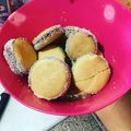 El cooksnap de Victoria Barcelos cuando hizo Alfajores de maicena.