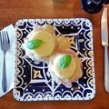 harley.emery17's cooksnap of when they made Mike's Extremely Easy Eggs Benedict.