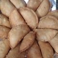 Seema gupta का कुकस्नैप जब उन्होंने करंजी(गुजिया) (karanji / gujiya recipe in Hindi) बनाया था।