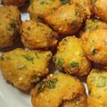 Naziya Khan का कुकस्नैप जब उन्होंने आलू प्याज़ और बेसन के पकौड़े(aloo pyaz aur besan pakoda recipe in hindi) बनाया था।