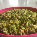 El cooksnap de Montserrat Andrade cuando hizo Ensalada de garbanzos con brócoli.