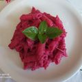Cooksnap από Ραφαηλία Σκορδαλάκη στη συνταγή Μακαρόνια με πέστο παντζαριού