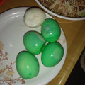 Ashmah's kitchen 's cooksnap of when they made Coloured boiled eggs.