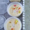 Cooksnap s z semasa beliau membuat Puding kastard koktail dengan sos kastard.