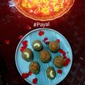 Payal Sachanandani का कुकस्नैप जब उन्होंने रोटी के इंस्टेंट लड्डू (Roti ke instant laddu recipe in hindi) बनाया था।
