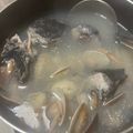 賴小孟 的 蒜頭蛤蠣烏骨雞湯 cooksnap