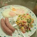 El cooksnap de Ainhoa Mora Montesinos cuando hizo Salchichas frescas al vino con arroz blanco con tomate y huevo.