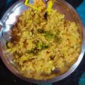 Bhavya food and snacks vlog का कुकस्नैप जब उन्होंने फ्राड राइस (fried rice recipe in Hindi) बनाया था।