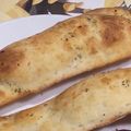 Cooksnap Rodzina W z czasów, kiedy przygotował Czosnkowy chleb Naan.