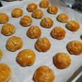 Genie 的 【COOKING BUBU】超好吃！鹹蛋黃一口酥做法 ♥ cooksnap