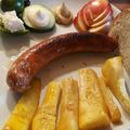 krinyo Fehér Krisztián Cooksnap-ja, amikor elkészítette a(z) Sült kolbász tejfölös-fokhagymás cukkinivel receptet.