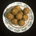 Sudipa Gope का कुकस्नैप जब उन्होंने फटाफट गुड़ तिल लड्डू(gud til laddu recipe in hindi) बनाया था।