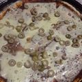El cooksnap de Gabriela Martusciello cuando hizo Pizza de muzzarella y aceitunas.