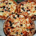 صورة من ام ساره، شاركها بعد تجربة وصفة بيتزا بالبيت ممممم 😋😋