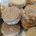 El cooksnap de Ftt cuando hizo Alfajores de maizena comunes y de chocolate.