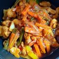 Cooksnap Wawa semasa beliau membuat Paprik Ayam Ala Thai.