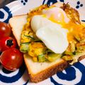 Aunty Eiko's international cuisine experience 's cooksnap of when they made Veggie fritters and poached egg in a bun.