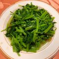 水晶姊姊 的 蒜炒地瓜葉 #好料日記 cooksnap