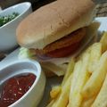 صورة من براءة هلال ، شاركها بعد تجربة وصفة برجر دجاج سهل ولذيذ 🍔🍟