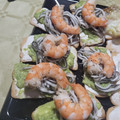 El cooksnap de cucatore cuando hizo Canapé de gulas con aguacate y gamba roja.