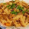 El cooksnap de Victoria Chaves cuando hizo Guiso de fideos con carne de asado "reciclada".