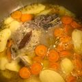 Cooksnap από Georgia στη συνταγή Χοιρινές μπριζόλες λεμονάτες στη χύτρα με πατάτες