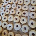 Judit Horváth Cooksnap-ja, amikor elkészítette a(z) Legpuhább linzer karika 🥚🧈🍋🍓🍑😋 receptet.