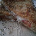 El cooksnap de graciela martinez IG @gramar09ok ☺💗 cuando hizo Sándwiches tomate y mozzarella rebozado!💕.