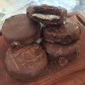 El cooksnap de Dani Palandri cuando hizo Alfajores Oreo caseras bañadas en chocolate.