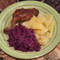 Sesztákné Lázár Irén Cooksnap-ja, amikor elkészítette a(z) Fokhagymával tűzdelt kacsacomb, dínsztelt lilakáposztával és hagymás krumplival receptet.