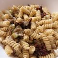 Cooksnap από Takis Tsirtsonis στη συνταγή Βίδες σαλάτα με φακές και λιαστή ντομάτα
