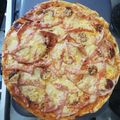 Renáta Göncző-Dutkay Cooksnap-ja, amikor elkészítette a(z) Kelesztés nélküli vékony tésztájú pizza 🍕 receptet.