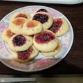 Bildi Cooksnap-ja, amikor elkészítette a(z) Lekváros ujjlenyomat sütik receptet.