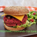 El cooksnap de Iryna Burlutskaya cuando hizo Hamburguesas de judía y remolacha con cebolla caramelizada para niños.