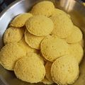 Chandra kamdar का कुकस्नैप जब उन्होंने गुजराती खमण(gujarati khaman recipe in hindi) बनाया था।