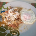 El cooksnap de Gabriela cuando hizo Chilaquiles Rojos con quesos.