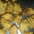 Manya Chhabra का कुकस्नैप जब उन्होंने कांदा भजिया (Kanda Bhajiya recipe in Hindi) बनाया था।