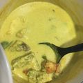 Cooksnap Razlan Ahmad semasa beliau membuat Ayam masak lemak kuning.