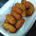 Poonam Singh का कुकस्नैप जब उन्होंने क्रिस्पी साबूदाना रोल (फलाहारी) (Crispy sabudana roll recipe in hindi) बनाया था।