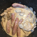 El cooksnap de Maria Josefa Dominguez Martin cuando hizo Salchichas con nata para cocinar y champiñones.