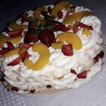 El cooksnap de Lizvania Mendez cuando hizo Pavlova con ganache de chocolate negro, frutos secos y fresas.