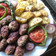 کوک اسنپ مریم کوکپد بعد از امتحان کردن کباب لوله ای ترکیه ای (Borulu kebap).