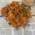 Mamta Malhotra का कुकस्नैप जब उन्होंने कांदा भजिया स्ट्रीट फूड(kanda bhajiya street food recipe in hindi) बनाया था।