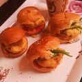Babita Varshney का कुकस्नैप जब उन्होंने मुंबई का प्रसिद्ध वड़ा पाव (mumbai ka prasidh vada pav recipe in Hindi) बनाया था।