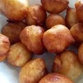 Cooksnap Rose Nani Nizah Nayan semasa beliau membuat Cucur kembung manis.