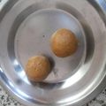 Rajeshwari Bhat's cooksnap of when they made Besan Nariyal Barfi Laddoo.
