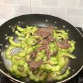 Cooksnap của Nguyễn Hoàng Yến khi họ làm theo món Bò Né xào Khổ Qua - bí quyết thịt mềm không bị khô là gì ?